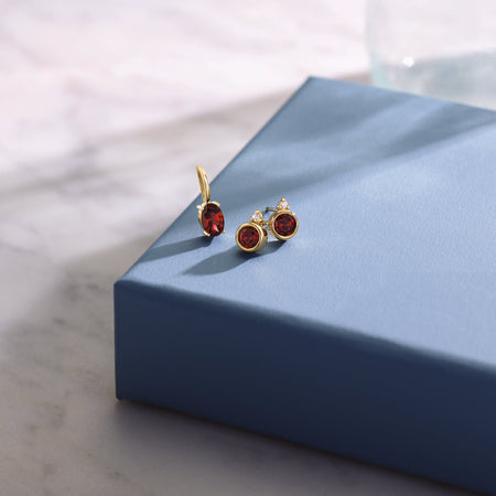 Garnet gemstone oval pendant and round earrings