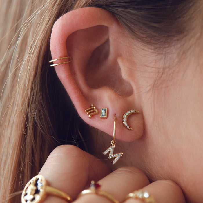 We love this earring style look on model featuring our Negative Space Ear Cuff