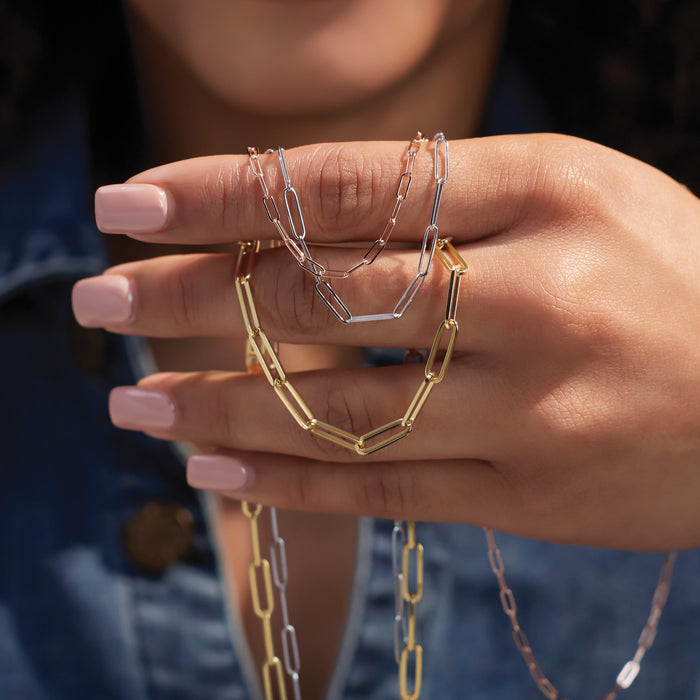 Model showing three different paperclip gold chains 